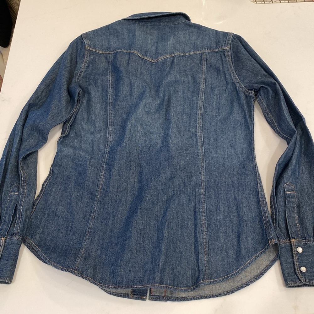 Levi’s Women’s denim shirt - Picture 6 of 8